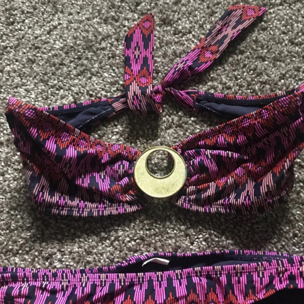 Bikini - Picture 2 of 3